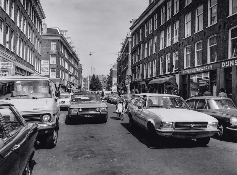 the_transit_guy's tweet image. Amsterdam in the 70s was dominated by cars and reversed their decision and hasn’t looked back. This is the same road in 1978 vs today. (Amsterdam Archives &amp;amp; Thomas Schlijper)