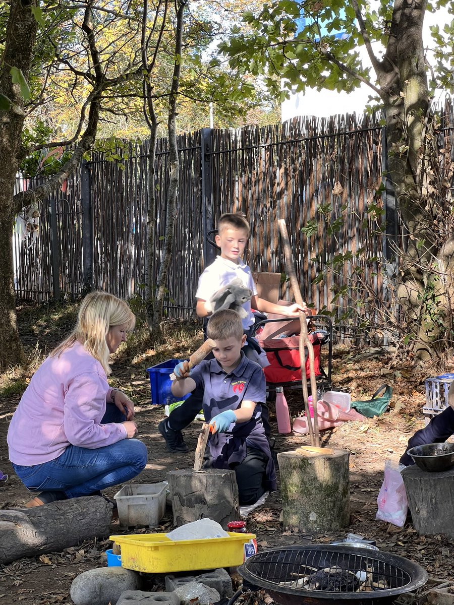 ysgolyddraig's tweet photo. #YYDtaf Diolch to @walkinthewild1 for our first Forest school session. We made delicious plum jam! #YYDenjoy https://t.co/kFaUd7B2E2