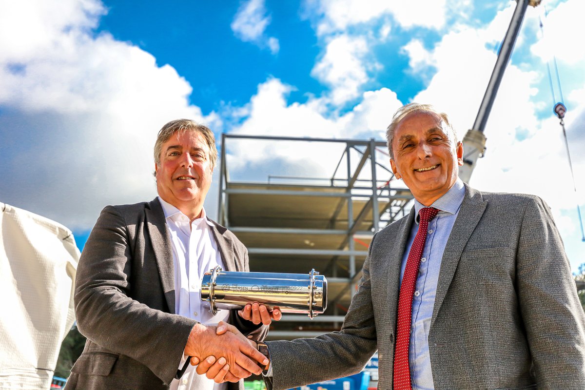 OxfordSciencePK's tweet photo. If you have a naming ceremony, you should have cake and a time capsule https://t.co/uJk0CM8IrS. So we did at #TOSP today as we launched The Iversen & Leggett Buildings with @JohnSiskandSon @magdalenoxford @perkinswill #3PM @CarterJonas @CushWakeUK https://t.co/TdHL0Vfgbq