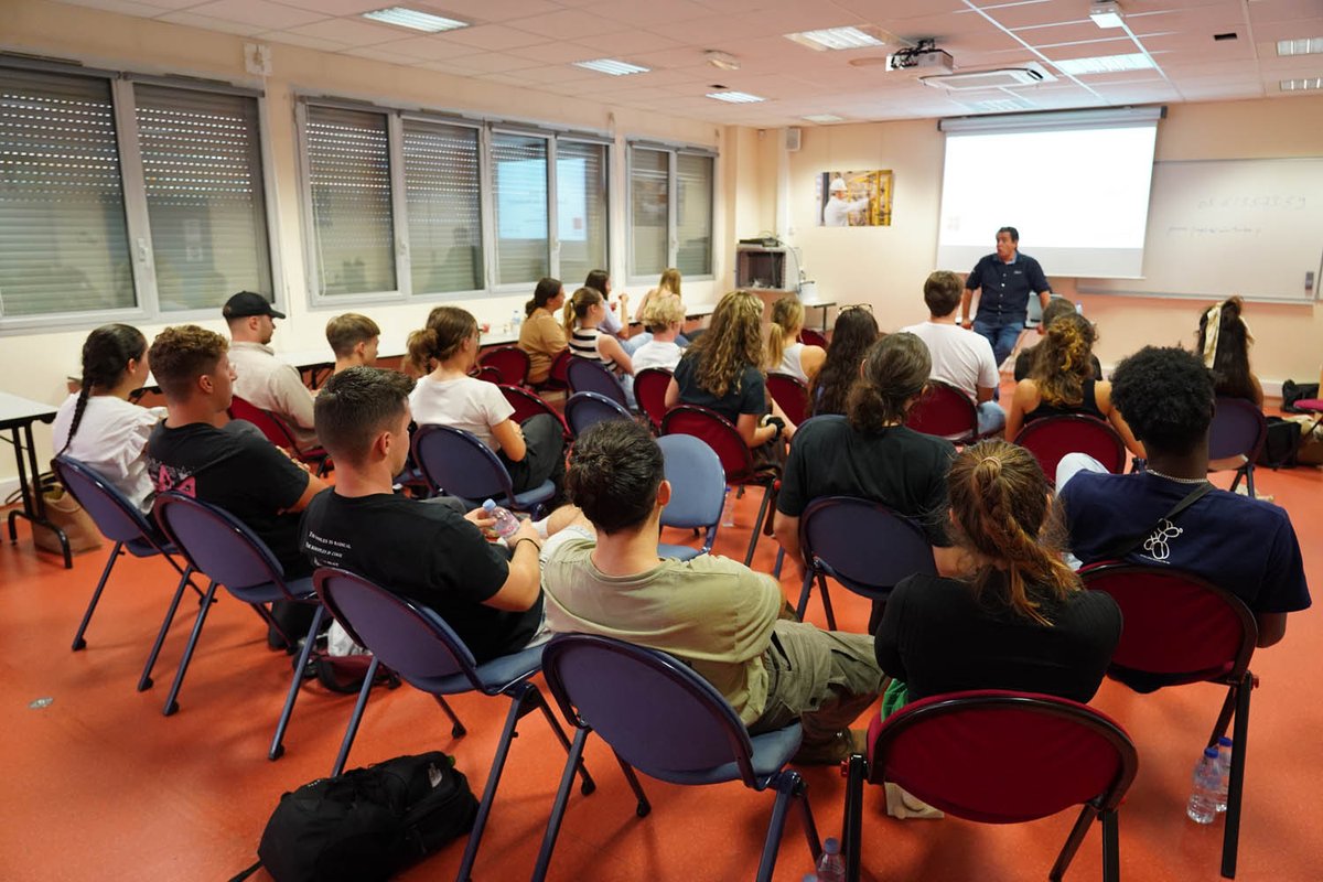 IutToulouse3's tweet photo. « Pour que la fête reste une fête », les associations étudiantes de nos campus de Toulouse, Auch et Castres ont participé à une journée de sensibilisation aux conduites à risque : charte Soif de vie, atelier gestes premiers secours et interventions #santé #Simpps @avenir_sante 🔽 https://t.co/CwaZhm2e4s