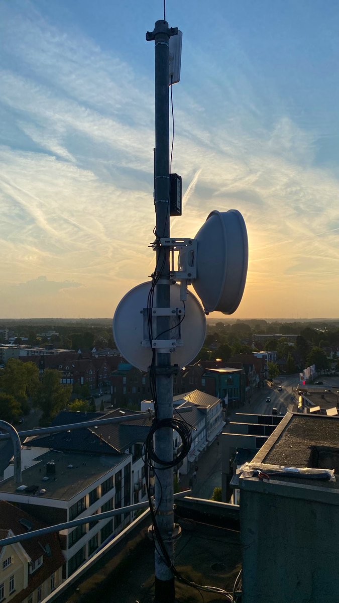 freifunkvechta's tweet photo. Kleines Update zu einen unserer Standorte. Es wurde 6 neue Kabel verlegt.

#freifunk #freifunkromantik #Ubiquiti #ubnt #vechta #airfiber #ehrenamt https://t.co/X2LBPNadj8