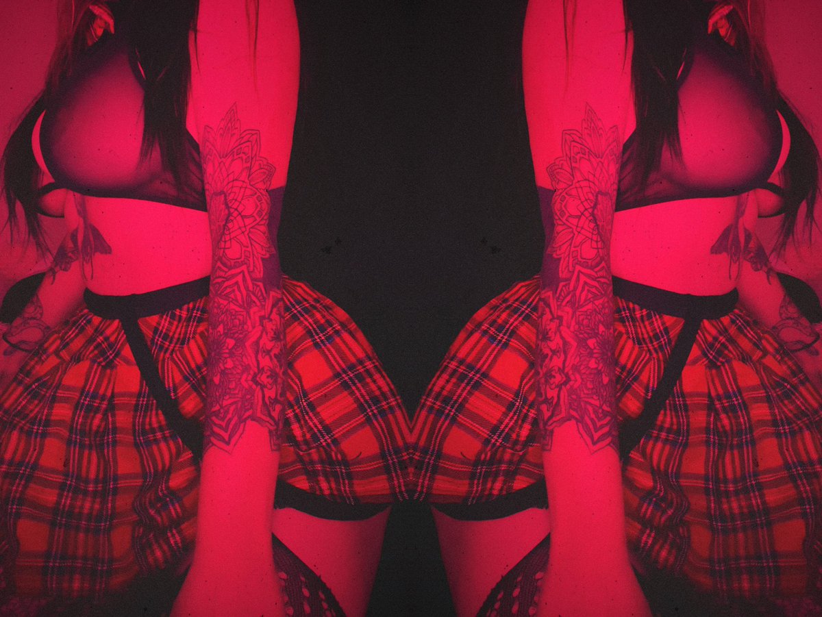 orphicgoddesss's tweet photo. 🖤 https://t.co/XjT0PfsETj