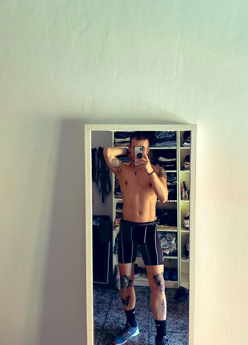 miguelangelous_'s tweet photo. Me compro mallas para ir al gym y luego no me pongo porque me da vergüenza…… https://t.co/Weo38rCjoW
