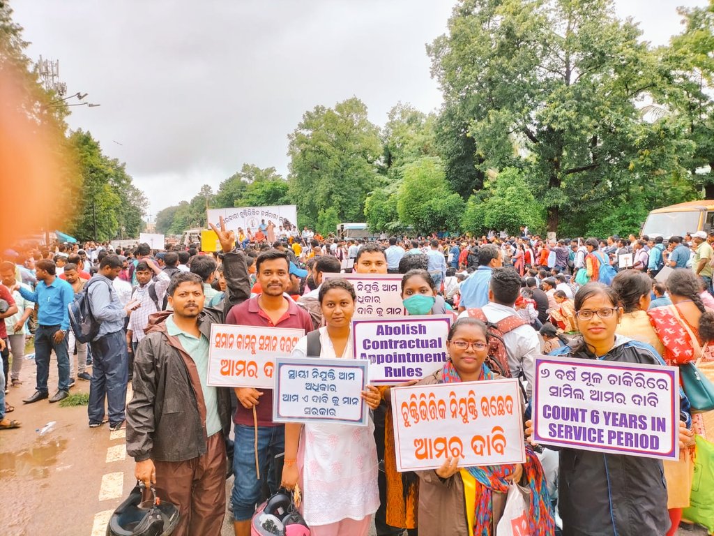 OGCEA's tweet photo. Our humble Request 🙏to the Hon'ble @CMO_Odisha to #AbolishOdishaContaractualrules completly and keeping value of the self-reliance and self-respect of the thousands of government contractual employees working under @MoSarkar5T being expoliated by this henious rule. https://t.co/xuHBtD21bq