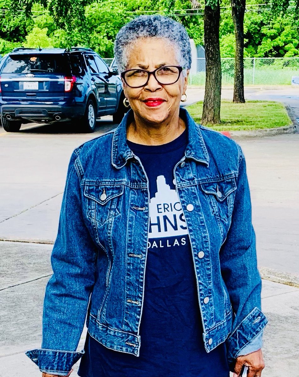 Johnson4Dallas's tweet photo. Happy birthday to my first love…my mom! I love you so much…and I see some ⁦@redlobster⁩ in your future! https://t.co/H772litZME