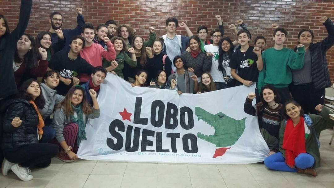 alutvak's tweet photo. Un 16 de septiembre hace 15 años pibes y pibas secundarios lanzamos “Lobo Suelto” una organización que tom�� el nombre de un disco de los redondos. 
Queríamos recuperar la historia de la juventud argentina y adaptarla con creatividad para ser protagonistas del presente https://t.co/Ahcri724uC