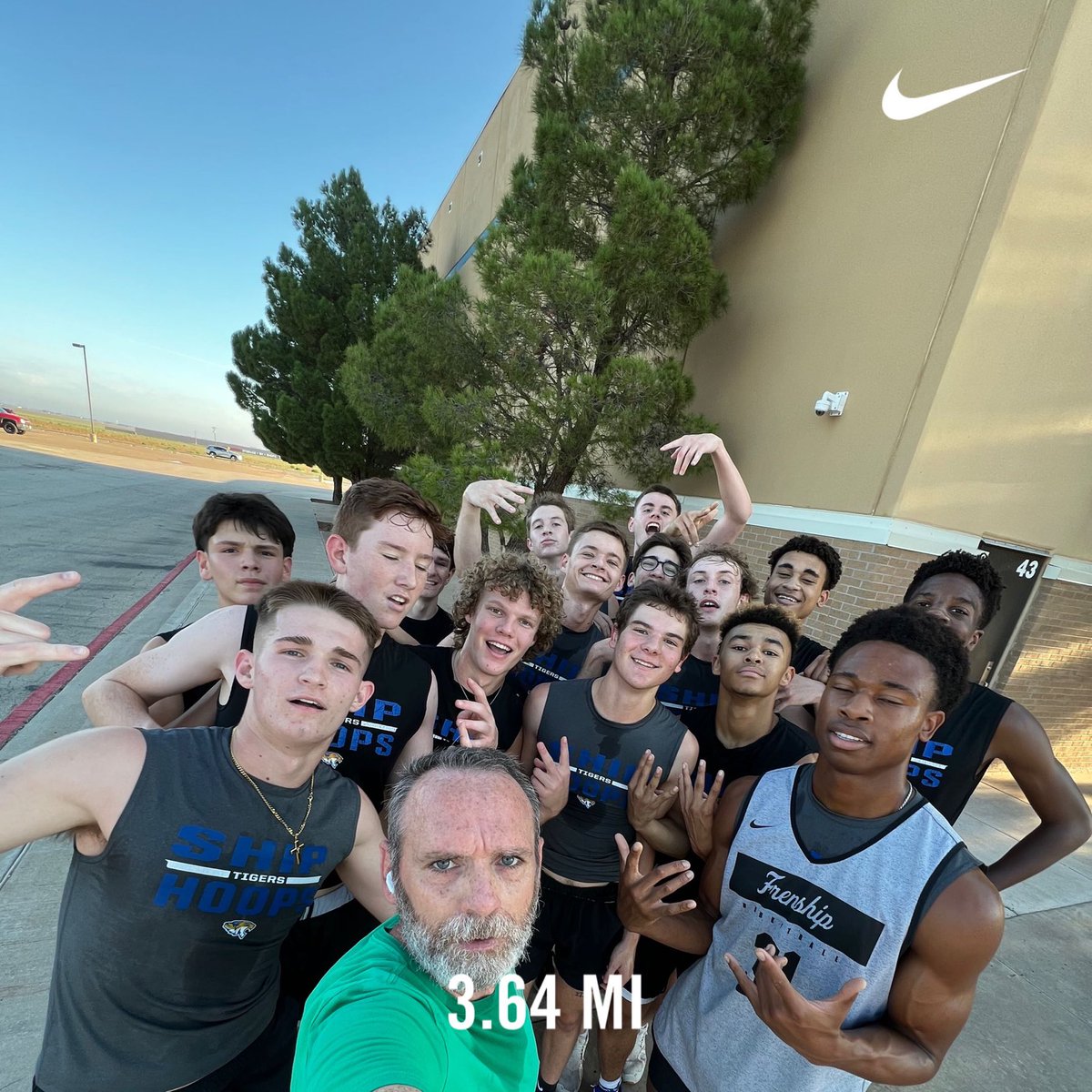 sean110423's tweet photo. Got some work in with the guys this morning! Ran 3.64 miles with Nike⁠ Run Club #nrc #morningrun #shiphoops https://t.co/TDinzTDX3i
