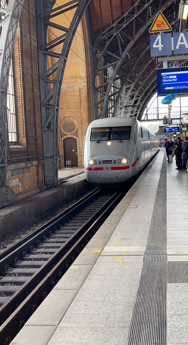 1zei3's tweet photo. Going home #ICE771 https://t.co/PZBnyflVki