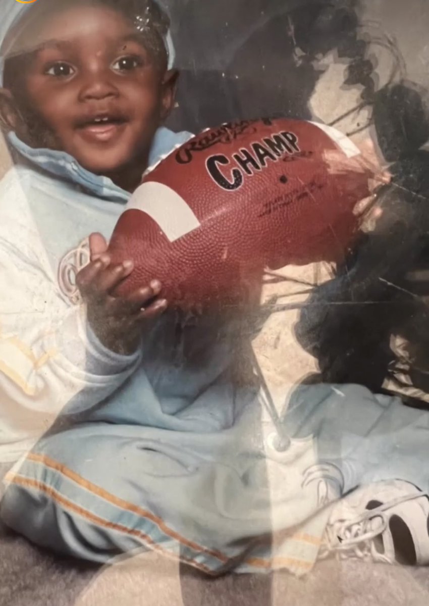 saulsburyiii's tweet photo. BLESSED TO SEE 18
THANKS TO MY MOTHER AN GOD‼️ https://t.co/JonaCluejF
