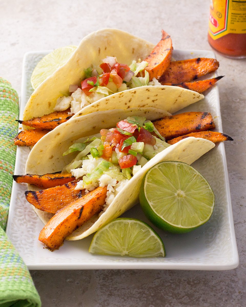 What goes with #NationalGuacamoleDay? #Grilled #Sweetpotato #Tacos! They’re #grilledsweetpotato wedges tucked into #tortillas &amp; topped with creamy #cheese, crunchy #lettuce, &amp; fresh #salsa. #Recipe: casweetpotatoes.com/recipe/2017/7/… #yams #mexicanfood #tacos #sweetpotatoes
