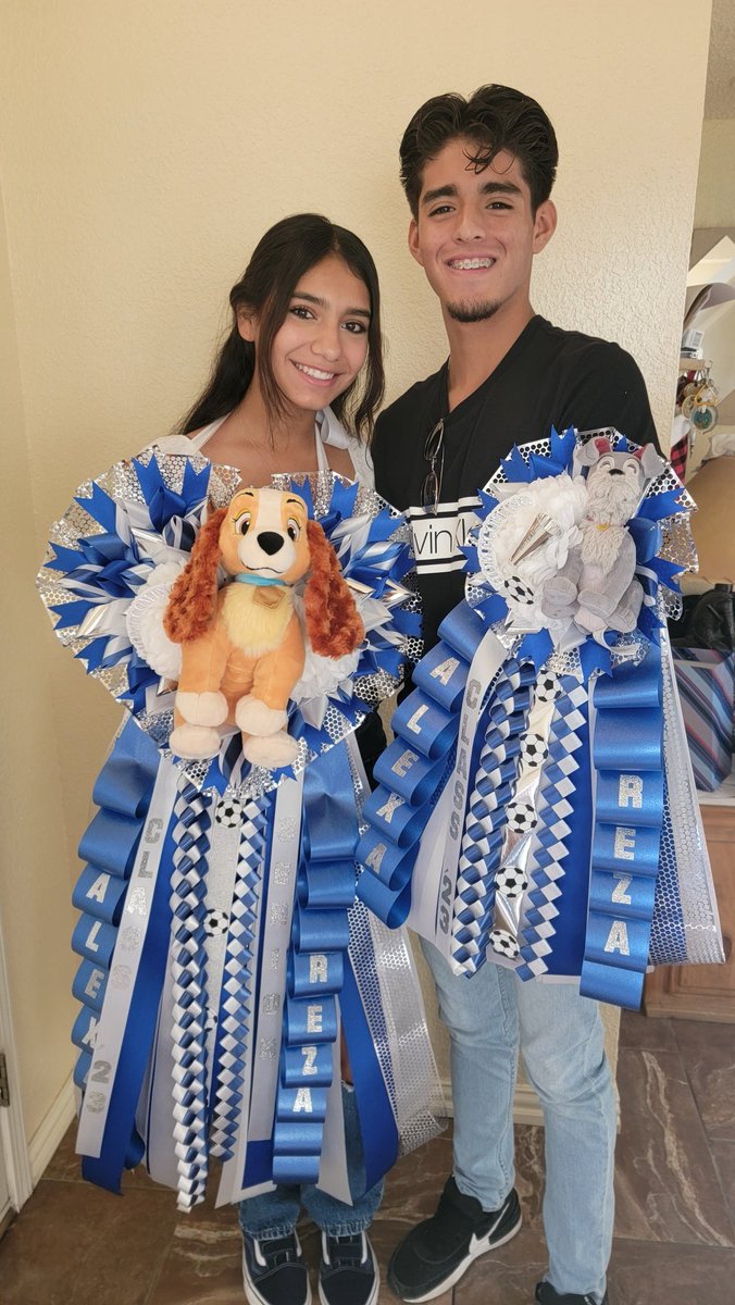 MariaNi05051232's tweet photo. Homecoming Proposal!! ❤️⚽️🛻#seniors2023 #AmericasHoco2022 @Girls_SoccerAHS @Americas_HS @BlazerNationAHS @americashs_avid @AHS_NatHS @PHITHETAKAPPA @nshss @AHS_TEC https://t.co/9lJf6Oy1T6