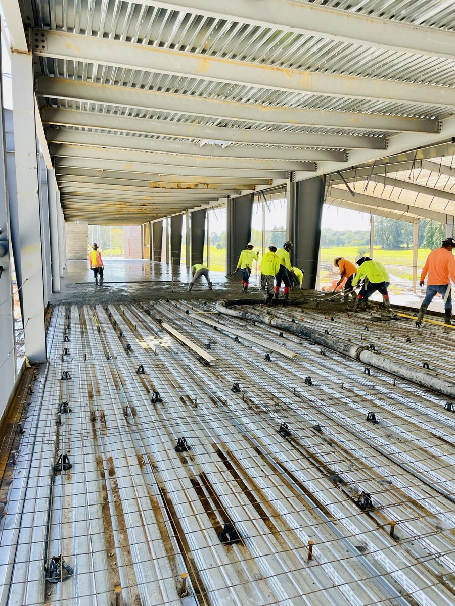 Observation decks going down at the site of the new Leftwich Tennis Center with <a href="/GrinderTaber/">Grinder Taber Grinder</a>! 🎾
Have a great weekend, y'all! 👋