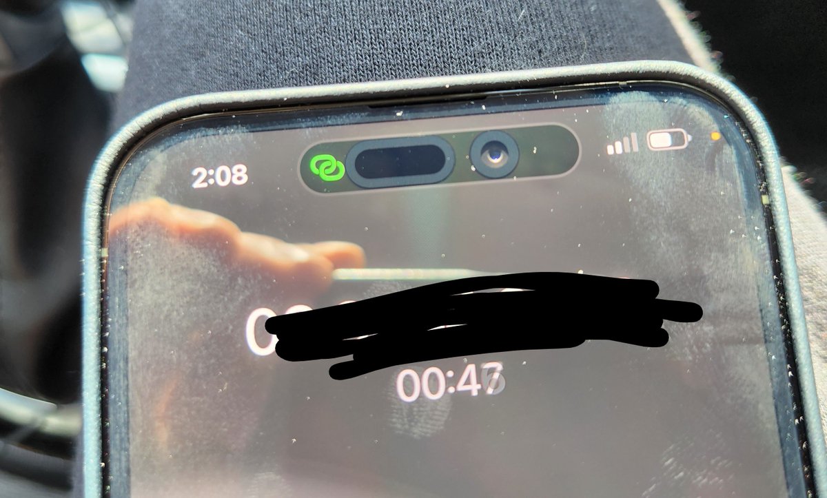 app_settings's tweet photo. iPhone 14 Pro in the sunlight looks like a USB C port and a headphone jack lmaoo https://t.co/51TfOIItvQ