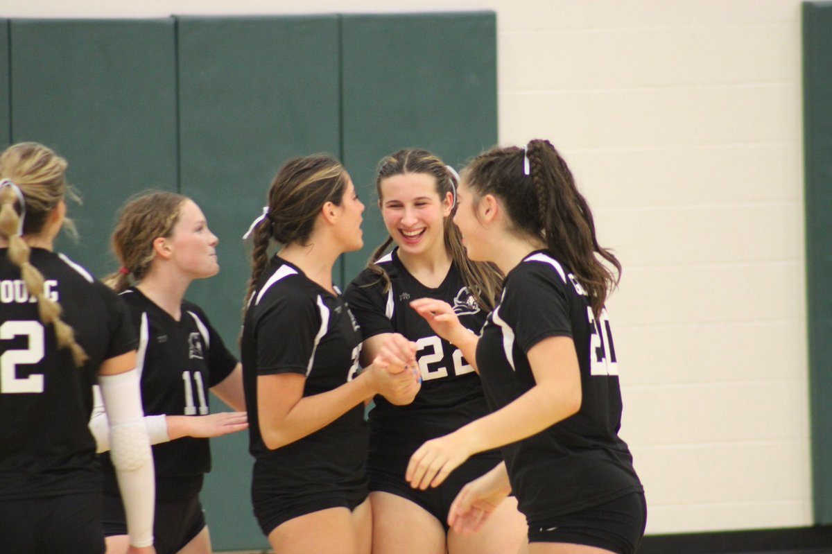 VChukPreps's tweet photo. My last sporting event was a key GLC volleyball match between undefeateds in @rrhsvball and @DemonAthletics. The Demons won 3-2, and it was a tremendous match that involved some wild momentum swings. Here’s some photos from that: https://t.co/fMmvv2yulA