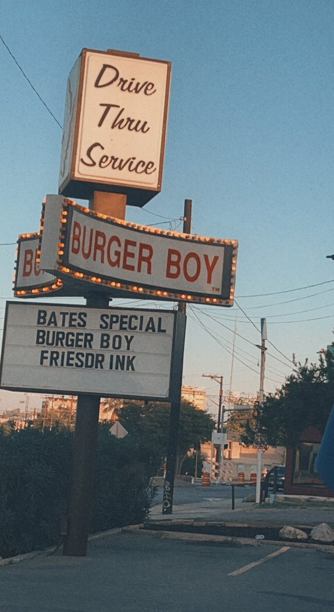puppedoom's tweet photo. y’all today is my second day in san antonio and i’m excited for todays adventures but here’s some photos from yesterday (all we did was drive, make it to the airbnb and eat lmao) https://t.co/brBcej4RNl