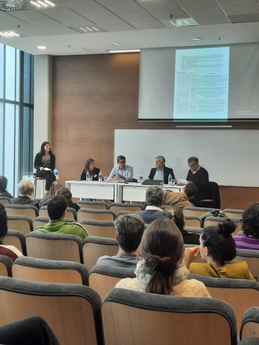 unidadxexactas's tweet photo. Ahora en la Jornada de "De la idea a la transferencia" organizada por la Oficina de Vinculación y Transferencia Tecnológica de @Exactas_UBA, con la presencia del ministro de Ciencia, Tecnología e Innovación @FilmusDaniel. https://t.co/kRsX96z4OG