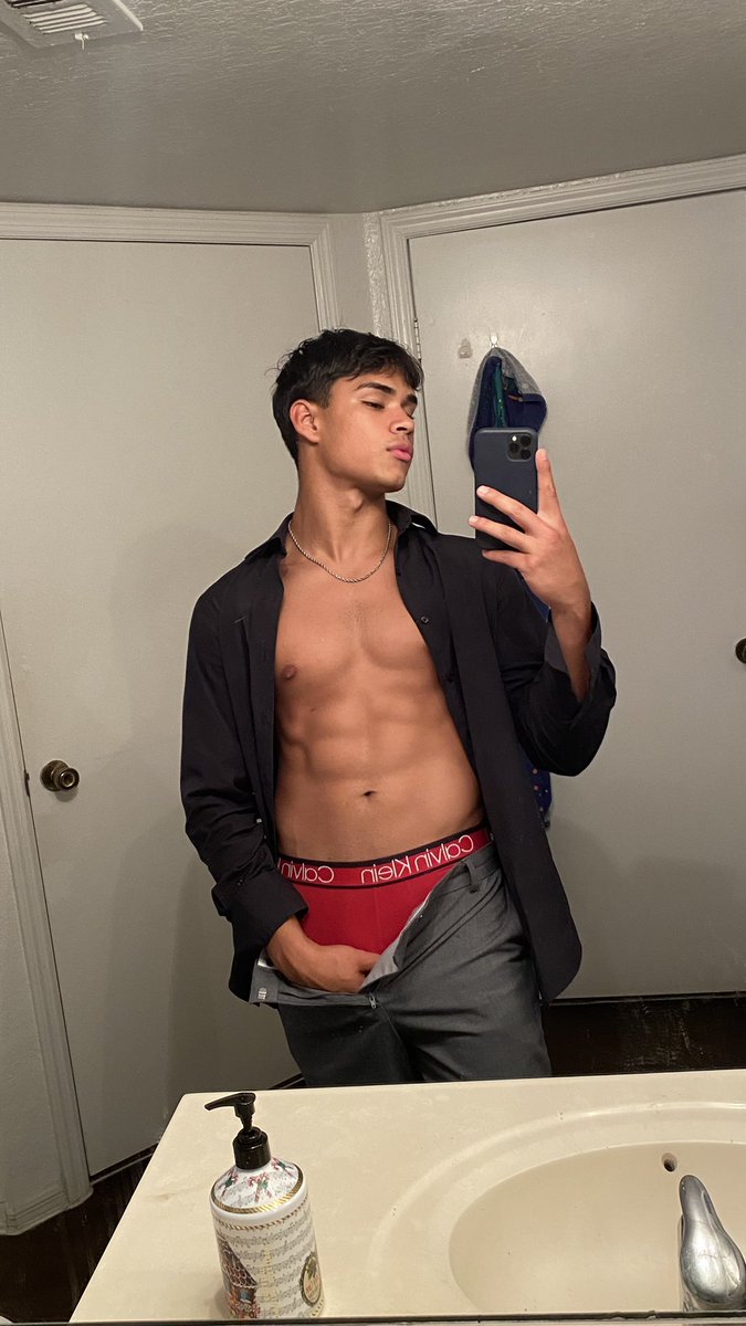 A On Twitter Rt Vfitdavid Do You Like My Pants On Or Off 🤨 