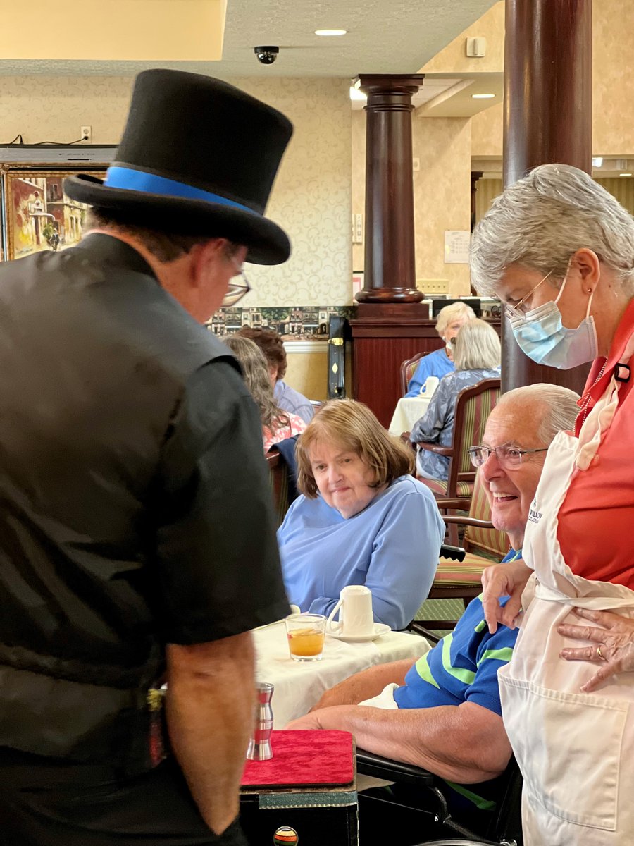 WillowsCitation's tweet photo. Last night, we had a wonderful family night! We kicked the event off with a "Harvest Happy Hour," enjoyed great country music, plus the residents enjoyed the magician. It was a night full of laughs and smiles! #SeniorLiving #Lexington #10fortheWIN https://t.co/ztn9b9LUv4