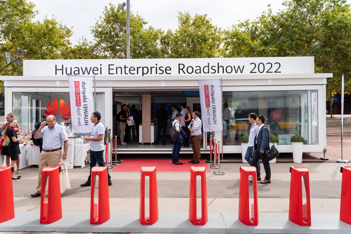 mireiaingla's tweet photo. Aquesta setmana hem participat a la #Huawei Enterprise Roadshow, tant a #Barcelona com a #Manresa. Un fòrum per compartir experiències sobre innovació digital, centrades en els reptes de present i de futur de les empreses i les administracions públiques #befuture #ods https://t.co/iYQ1U6aVII