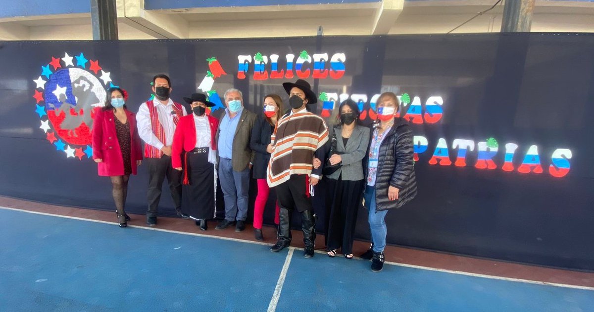 edu__iquique's tweet photo. 🇨🇱 Con intervenciones artísticas de gran nivel de la Camerata UNAP, cuequeros y estudiantes de #Iquique, el Instituto Comercial Baldomero Wolnitzky realizó el acto de Fiestas Patrias👏 El #SLEPIquique participó de la ceremonia y dialogó con la comunidad educativa. https://t.co/15IQZIRLB8