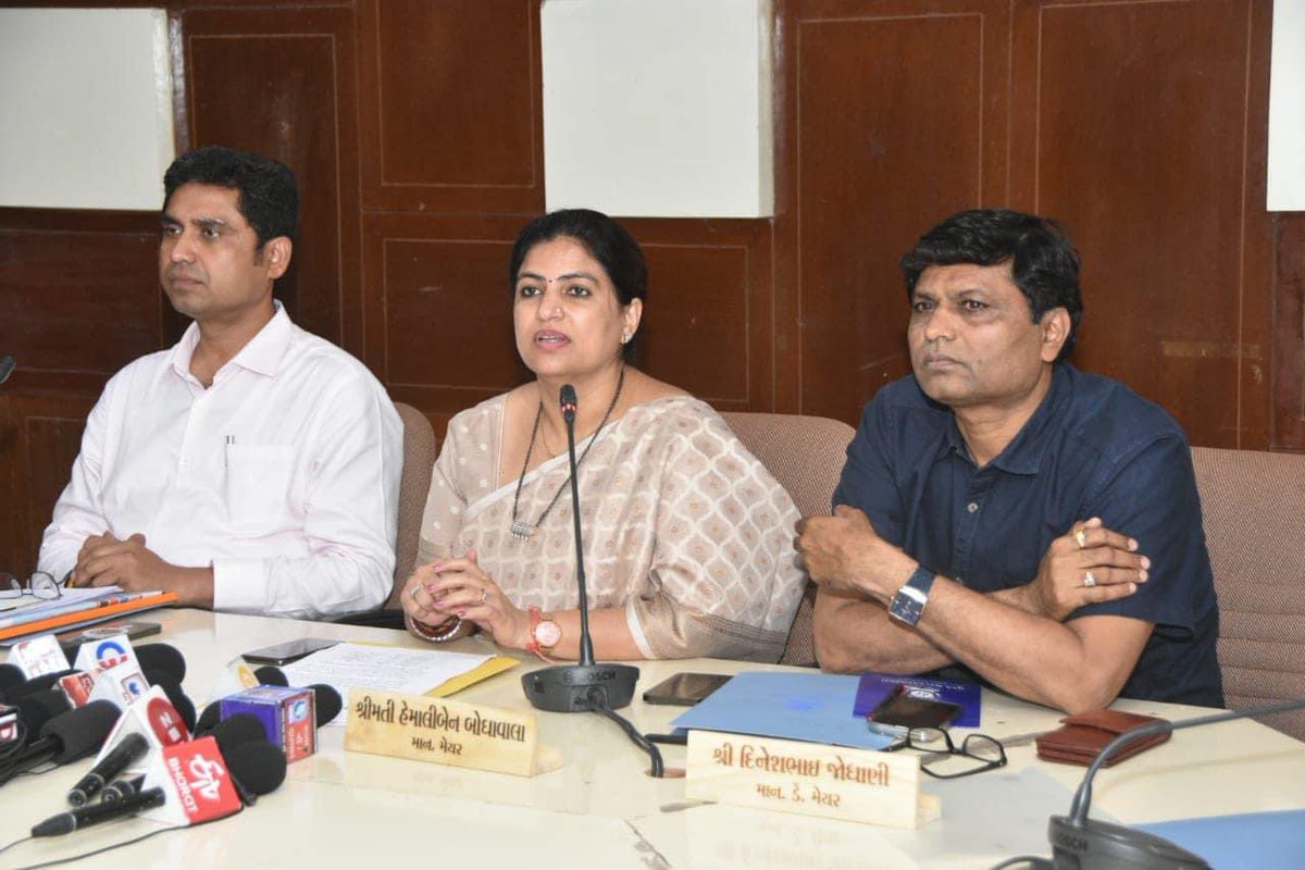 BoghawalaHemali's tweet image. @Nat_Games_Guj  ૨૦૨૨ સંદર્ભે @MySuratMySMC ખાતે પ્રેસવાર્તા કરી વિસ્તૃત માહિતી આપવામાં આવી.

@WeAreTeamIndia 

#36thNationalGames
#NationalGames2022
#UnityThroughSports 
#MayorSurat