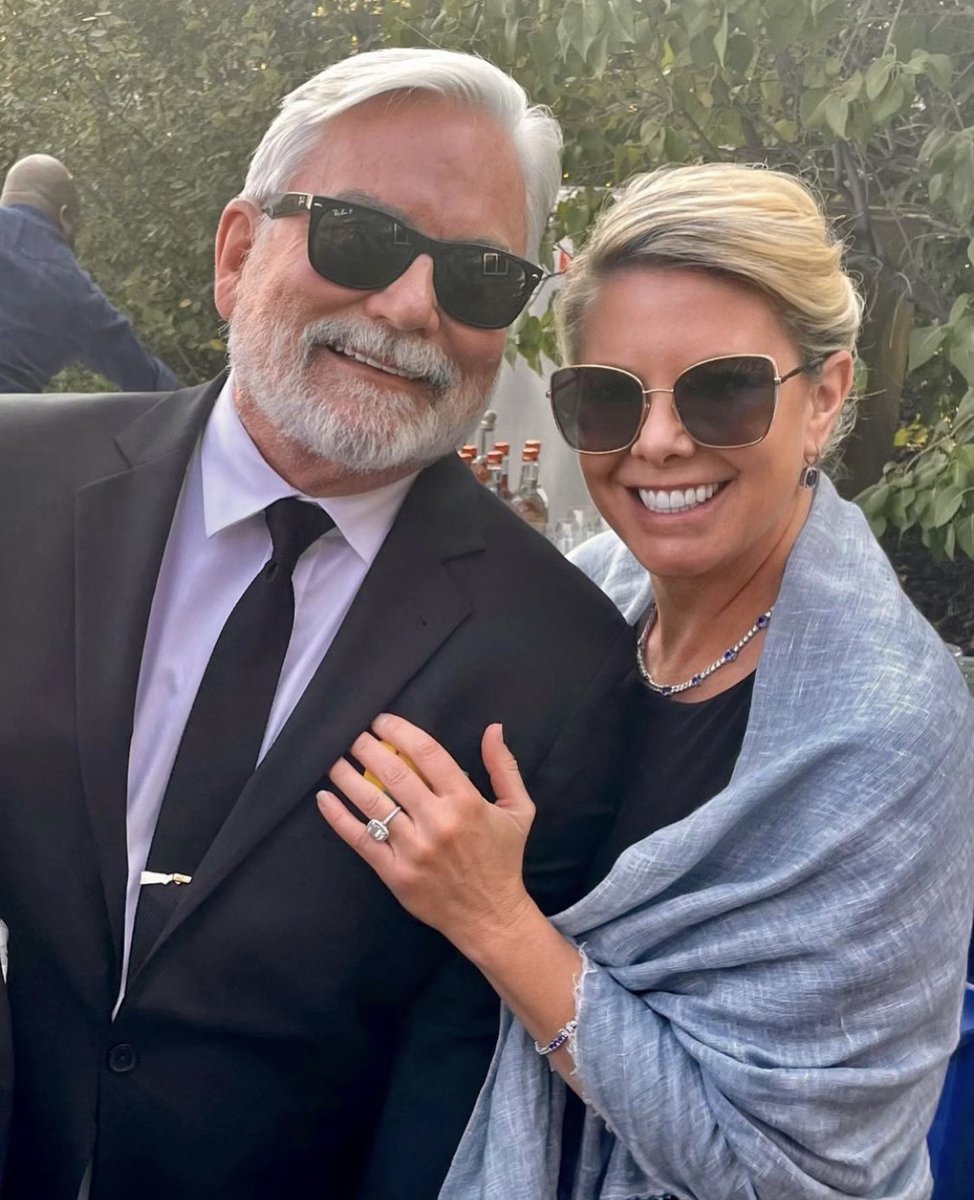 HAPPY FRIDAY EVERYONE! 

#TGIF #Love #WeekendVibes #LAPlasticSurgeon #DrGrantStevens #Glow