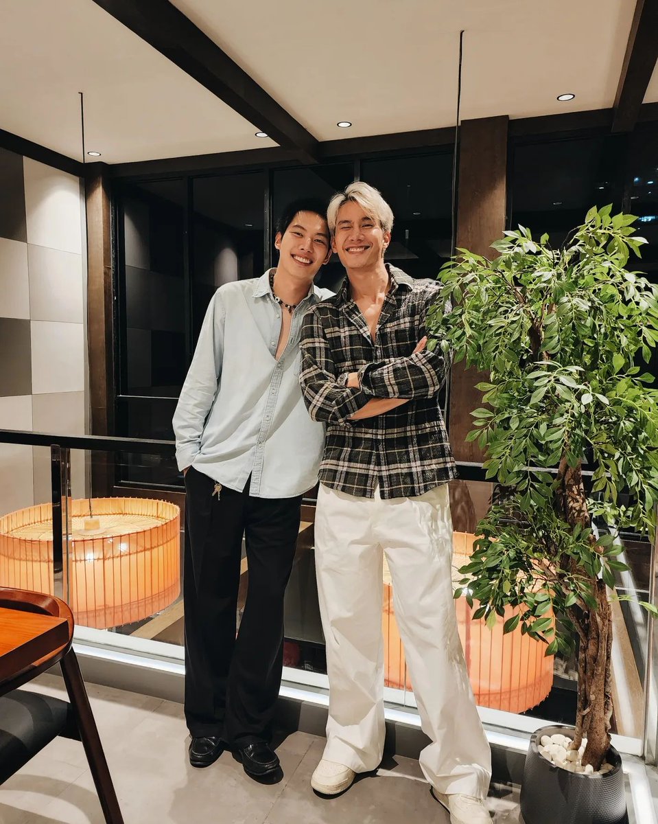 MAXTULBRASIL's tweet photo. Eu só vou ser feliz de novo quando tiver mais fotinhas deles juntinhos 😩😭💗🧡🥺

#MaxNattapol #maxiiin_
 #TulPakorn #Tul_Pakorn #MaxTulBr https://t.co/pW8Op0nTJy