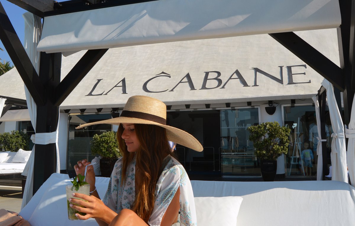 LaCabaneClub's tweet photo. The place to be to relax while sipping your favourite drink🍹 is here: #LaCabaneBeachClub🌴 https://t.co/WeqRX1KqAI