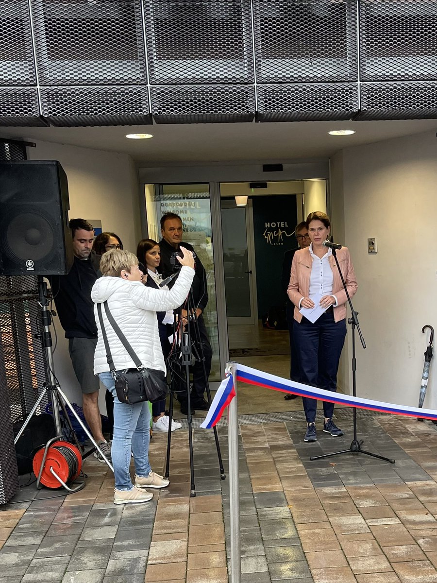 ✔️[OBČINA LAŠKO]🚧
Uradno smo v uporabo predali še en uspešno zaključen projekt, rekonstrukcijo ceste v občini Laško.
#gradimo #obnavljamo <a href="/mzi_rs/">Ministrstvo za infrastrukturo</a>