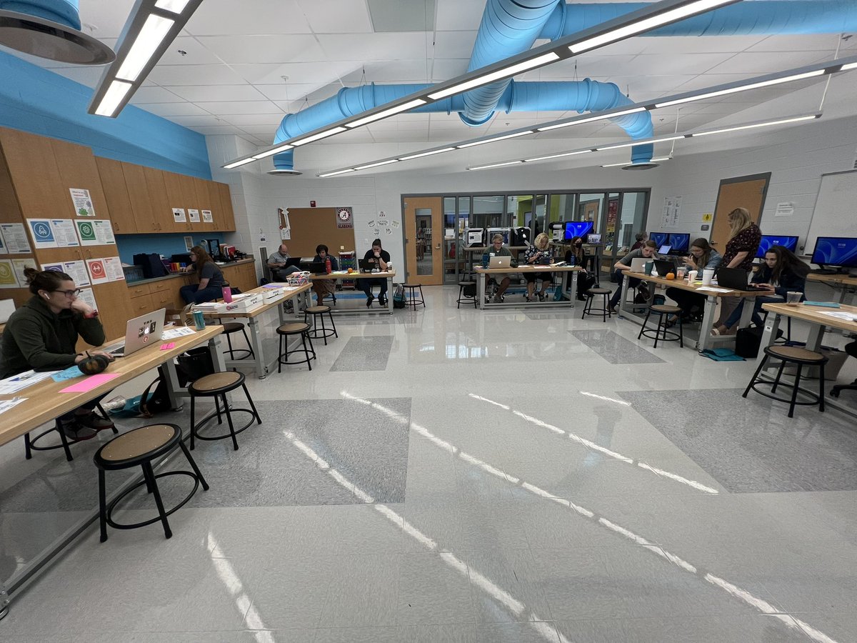 EduMagee's tweet photo. Coming back to help @michellesbettis lead @BootUpPD feels like coming home after a long break ❤️ What an honor to go from student to teacher! This new cohort is filled with amazing educators! @equityinCSEd @InnovationHCS @amazonnews https://t.co/TnTvfdy6G7