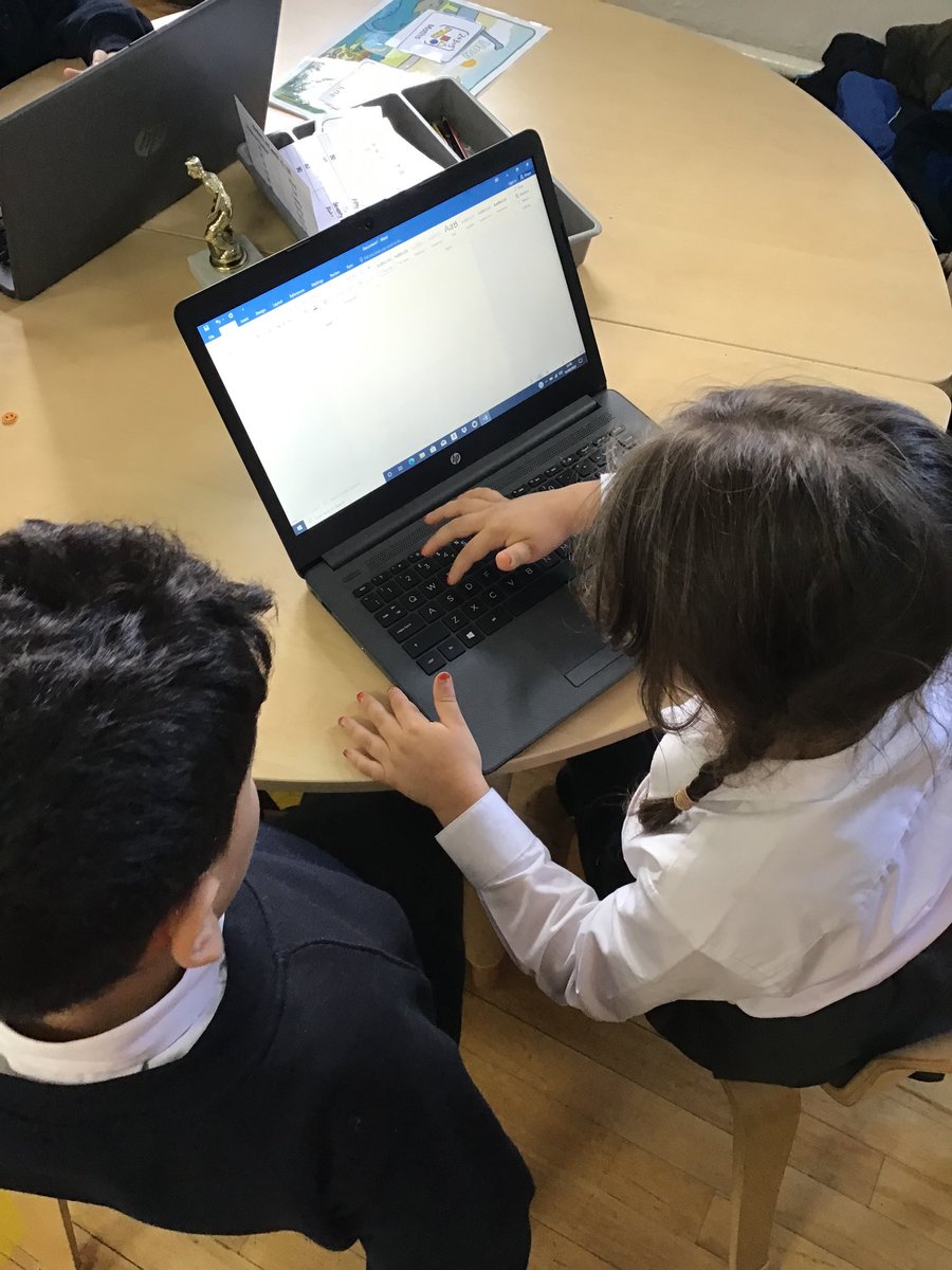 SmithdownPrimY2's tweet photo. 2SR loved using our new laptops today. We typed our names, investigated what caps lock and space bar do and had a go at some super sentences too. #smithdowncomp #smithdowncomputing https://t.co/pmR2mNRltY