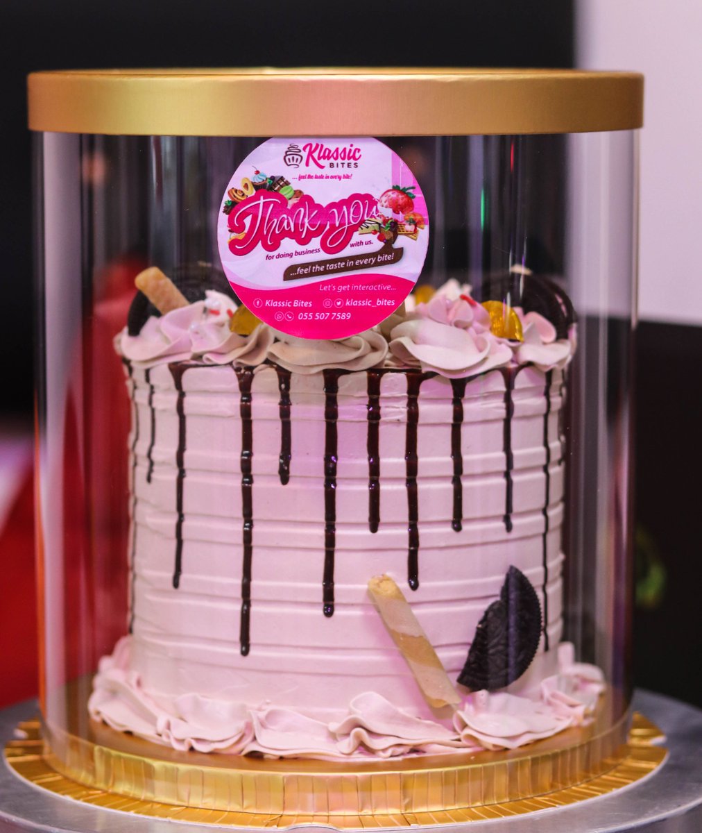 Yayyy it's a Friday Choco Crush.😘 #tgif
For all your #yummy treats Kindly contact us on 0555077589 .
Klassic Bites …feel the taste in every bite!🥰
#birthday #newpost #cake #pastrychef #cakedecorating #tbt #cakes #ghanacakes #roundcakes #hocakes #cakesinho #bakersinho