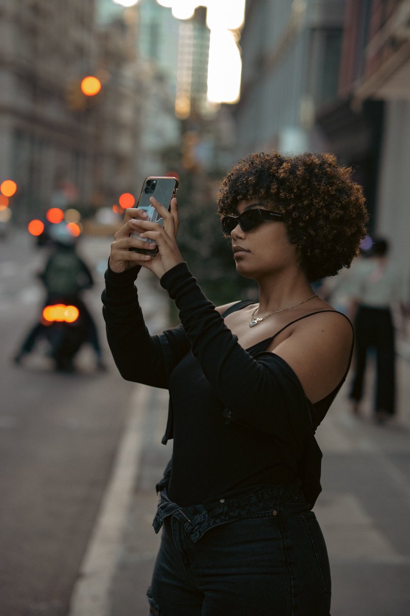 ClydesCamera's tweet photo. Mel #soho #photoshoot https://t.co/aUTAd22LYy