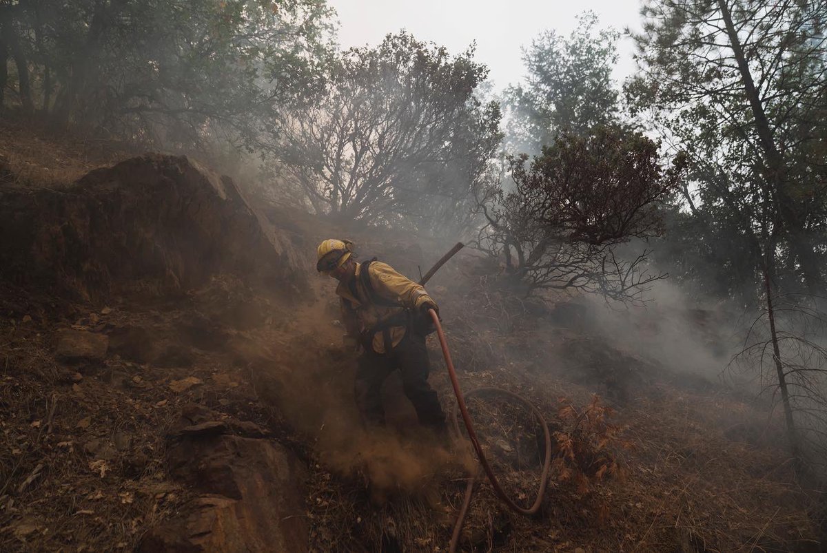 ericthayer's tweet photo. #MosquitoFire Ramsey Crossing, CA @GettyImages @GettyImagesNews https://t.co/8YEFNF4u17