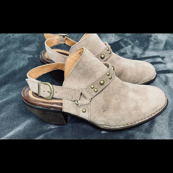 ngakats's tweet photo. So good I had to share! Check out all the items I'm loving on @Poshmarkapp from @blondie10b #poshmark #fashion #style #shopmycloset #altardstate #korks #born: https://t.co/HdNVY6kqJU https://t.co/BPdbAuERbS