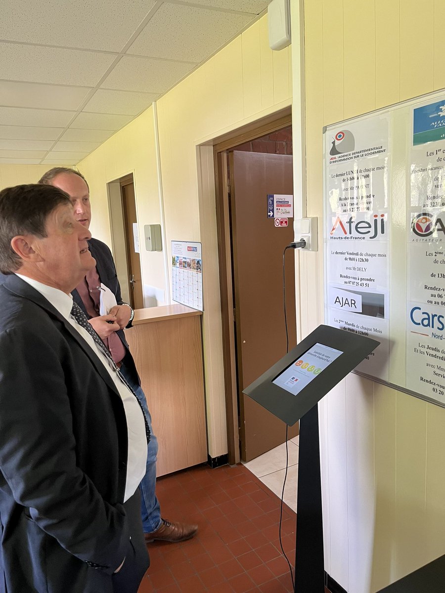 PatrickKanner's tweet photo. À Landrecies cet après-midi avec son Maire @francoiserlem, qui m’a accueilli à la maison intercommunale France Service.

Nous avons pu assisté à la restitution des travaux des étudiants de @ENSAPLille sur leur vision de la commune d’aujourd’hui, et de demain. https://t.co/0Cglj73OYw