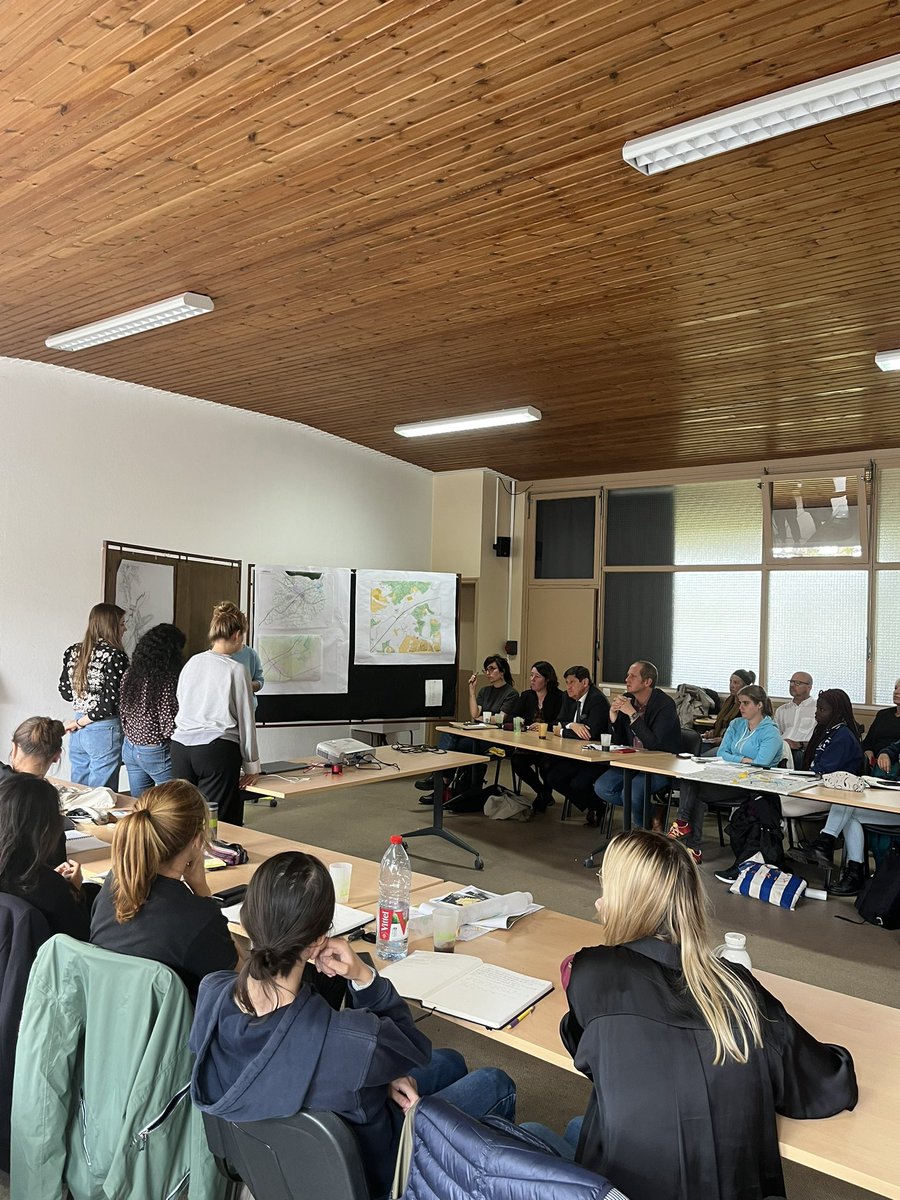PatrickKanner's tweet photo. À Landrecies cet après-midi avec son Maire @francoiserlem, qui m’a accueilli à la maison intercommunale France Service.

Nous avons pu assisté à la restitution des travaux des étudiants de @ENSAPLille sur leur vision de la commune d’aujourd’hui, et de demain. https://t.co/0Cglj73OYw