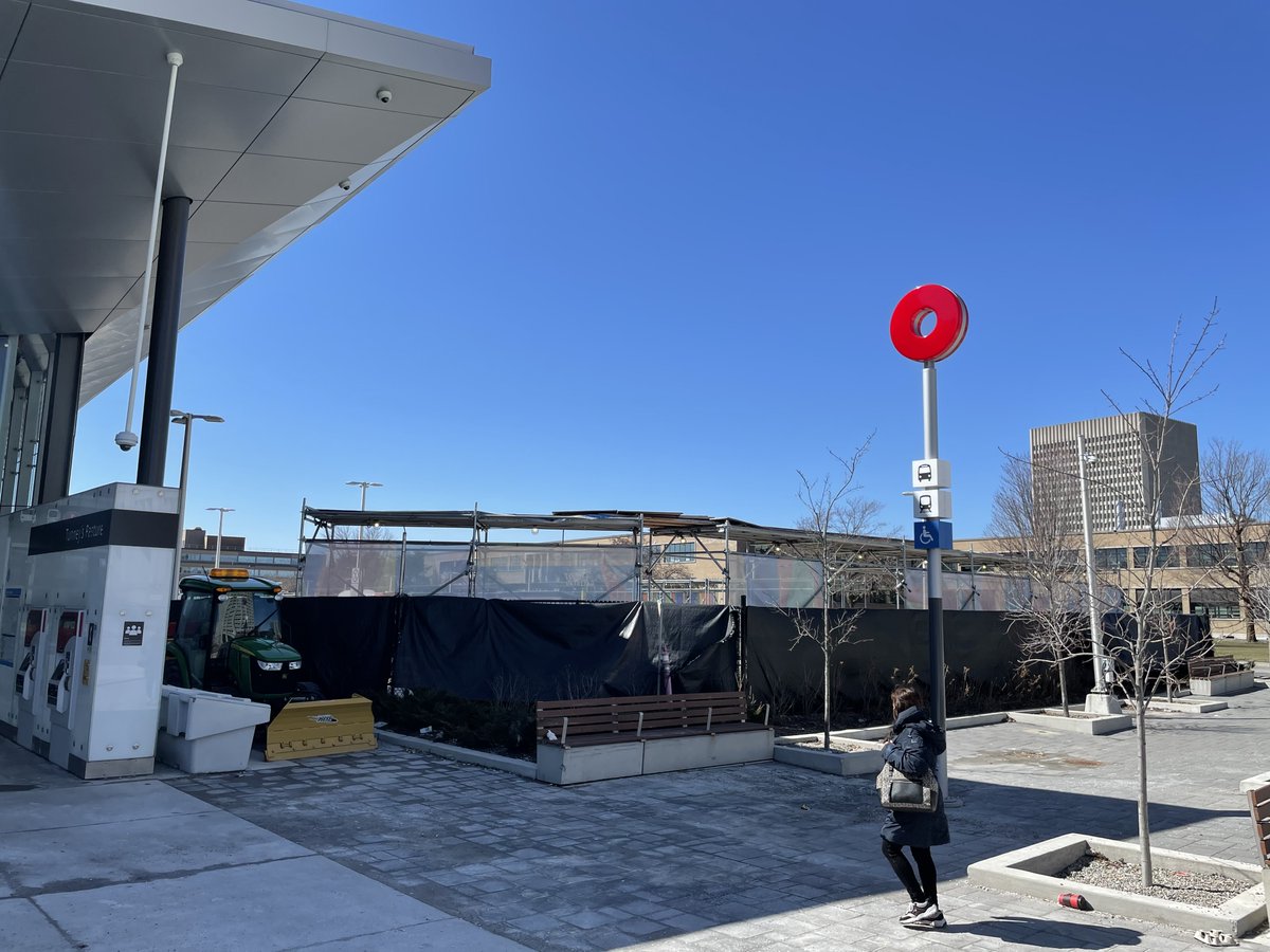 rail613's tweet photo. Sounds like unfriendly bus platform design of #Hurdman, #Tunneys, #Blair. Prison fences look better. @JLeiper @cmckenney
“major malfunction” “design flaws”
@Sean_YYZ https://t.co/3GftXAThrg https://t.co/UaVZX4rDZz