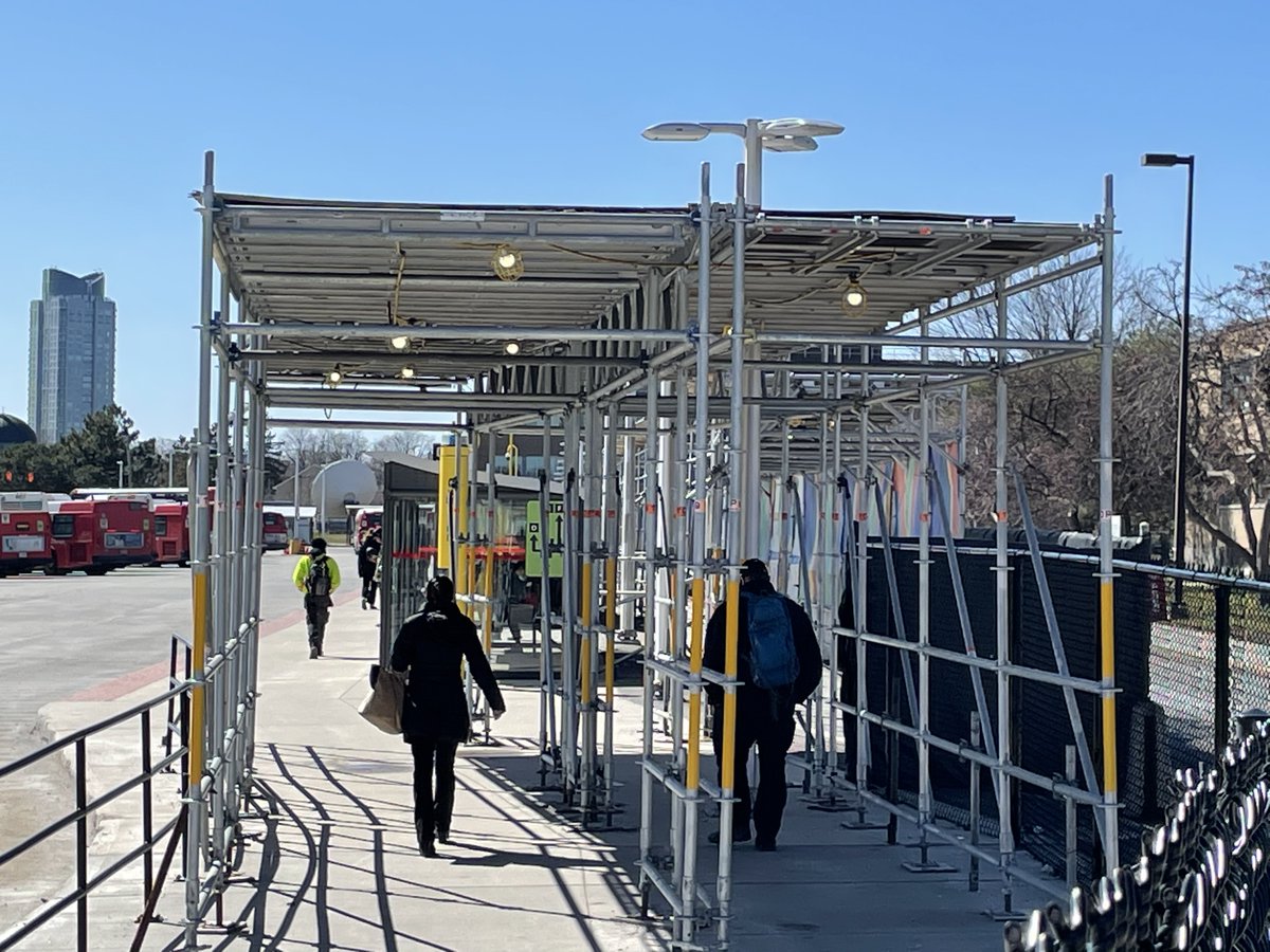 rail613's tweet photo. Sounds like unfriendly bus platform design of #Hurdman, #Tunneys, #Blair. Prison fences look better. @JLeiper @cmckenney
“major malfunction” “design flaws”
@Sean_YYZ https://t.co/3GftXAThrg https://t.co/UaVZX4rDZz
