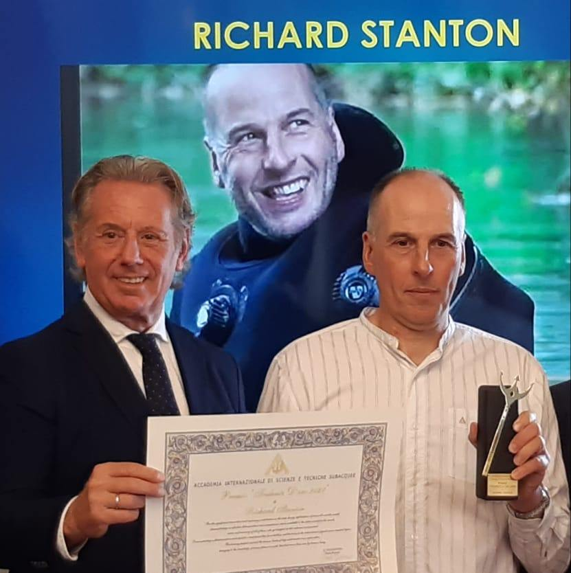 F_Scoccimarro's tweet photo. 🇮🇹 
Grande onore partecipare a cerimonia consegna Tridente d'Oro a #RickStanton protagonista salvataggio squadra calcio thailandese che ispira film RonHoward "Tredici vite"
Miglior modo per dare via a MareNordest2022
[...] leggi tutto 👉 https://t.co/LmdmzcHYRY
#FVG #RegioneFVG https://t.co/7TnoHlKVnE