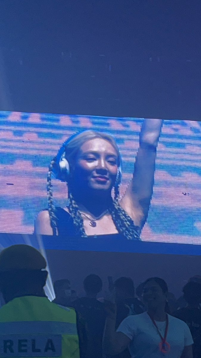 bloomzlvllet's tweet photo. HAD SO MUCH FUN!!!!! SEE U AGAIN PRETTYYY!!!! *need to go home early coz it's almost 1am 🥹
#DJHYOinSabah
#HYOYEON
#GirlsGeneration
#Sabah https://t.co/epOrdXWb1Q