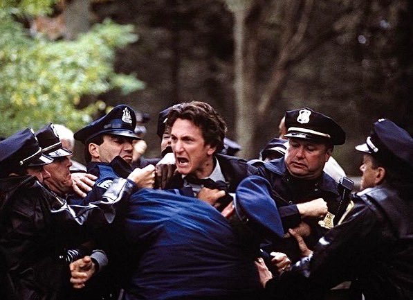 PepPrieto's tweet photo. Pell de gallina cada vegada que torno a aquesta escena de “Mystic River” (i a tota la pel·lícula, de fet) https://t.co/i0qOXHIvMX