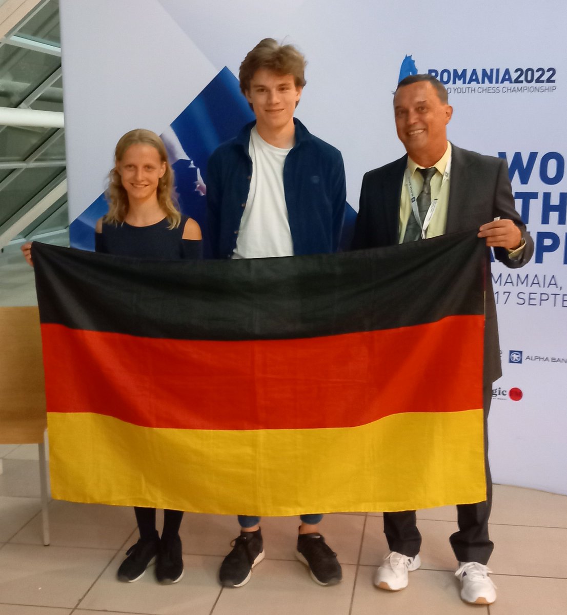 Schachbund's tweet photo. Charis Peglau und Marius Fromm holen bei der Jugend-WM in Rumänien Silber in der U14w und Bronze in der U18 für 🇩🇪. Ganz starke Leistung, Gratulation!🥳 https://t.co/LVmLrhsuoe