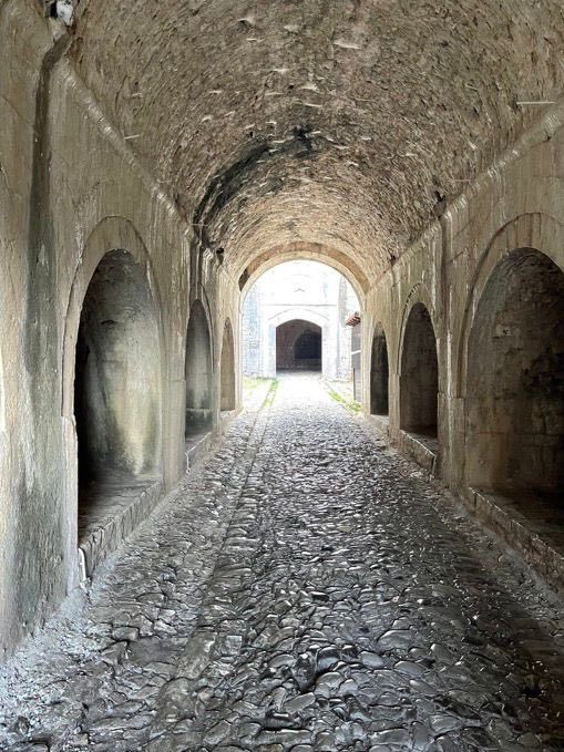 fatmaaksal's tweet photo. 📍#Rozafa Kalesi 🏰
Arnavutluğun en yüksek tepesinde kadınların fedakarlığını ve gücünü temsil eden #Rozafa kalesi, tarihi efsanesi ve manzarası ile büyüleyici bir güzelliğe sahip… https://t.co/5LwJep3TuA