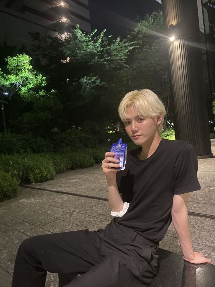 miniipotter's tweet photo. today is kang minhee's day, be happy and stay healthy. GUE BINGUNG MAU NULIS APA TP ILY TO THE BONE MINI 💍
#단풍처럼_물들어갈_민희의_스물하나
#Always_with_MINHEE https://t.co/dWwfKB8ySm