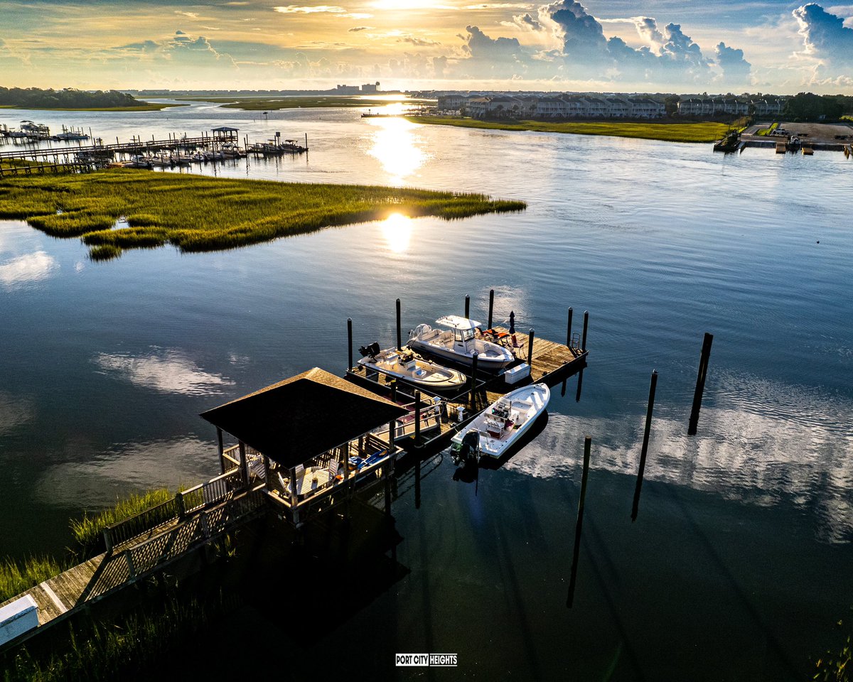 portcityheights's tweet photo. #Wakingup in #WrightsvilleBeach

Beauty isn’t only found on the #beach, the #soundside has pieces of #heaven to wake up too as well. 

Check out this beautiful #morning shot we captured last week. https://t.co/Jc6pdBulHc