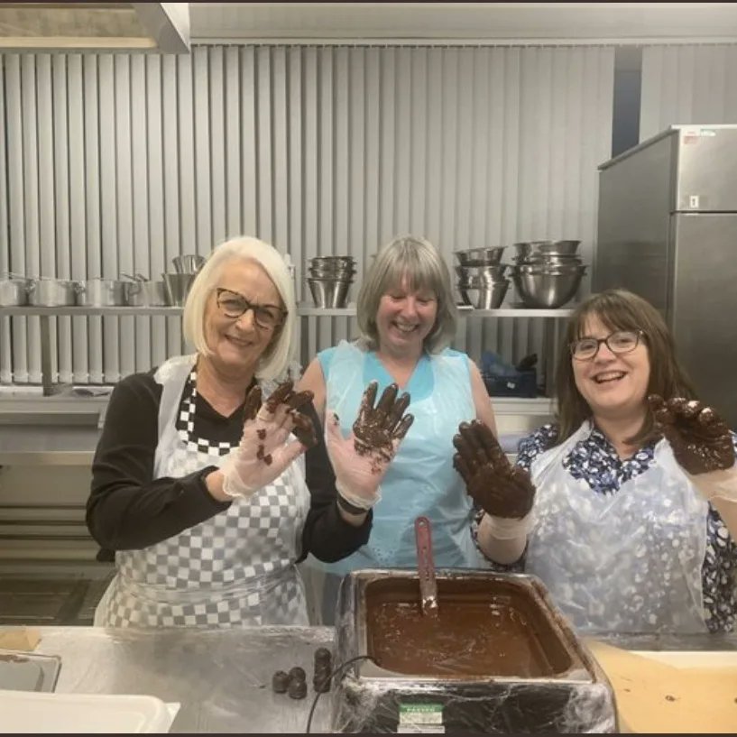 SLCek's tweet photo. What in incredible week @SLCek 💜

Fresher's ✅
Reopening of our college Bistro ✅
All students back on campus ✅
Fun and games in classes ✅
Students having a great time ✅
Filming ✅
Students learning new skills and gaining knowledge ✅

See you all next week 🥳

#StartingSLC https://t.co/rJUXoSTTar