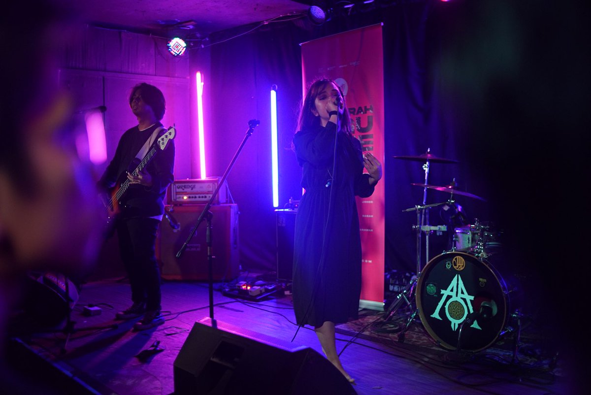 AnugerahIndie's tweet photo. Persembahan terakhir #YoodoPresents Anugerah Lagu Indie 2022 Tour Ipoh oleh Juara #ALI2020: @MargosaMusic.

Terima kasih semua yang datang memeriahkan gig sebentar tadi. Kita jumpa di Soundmaker, Penang esok!

#ALI2022 https://t.co/q38mNsu74f