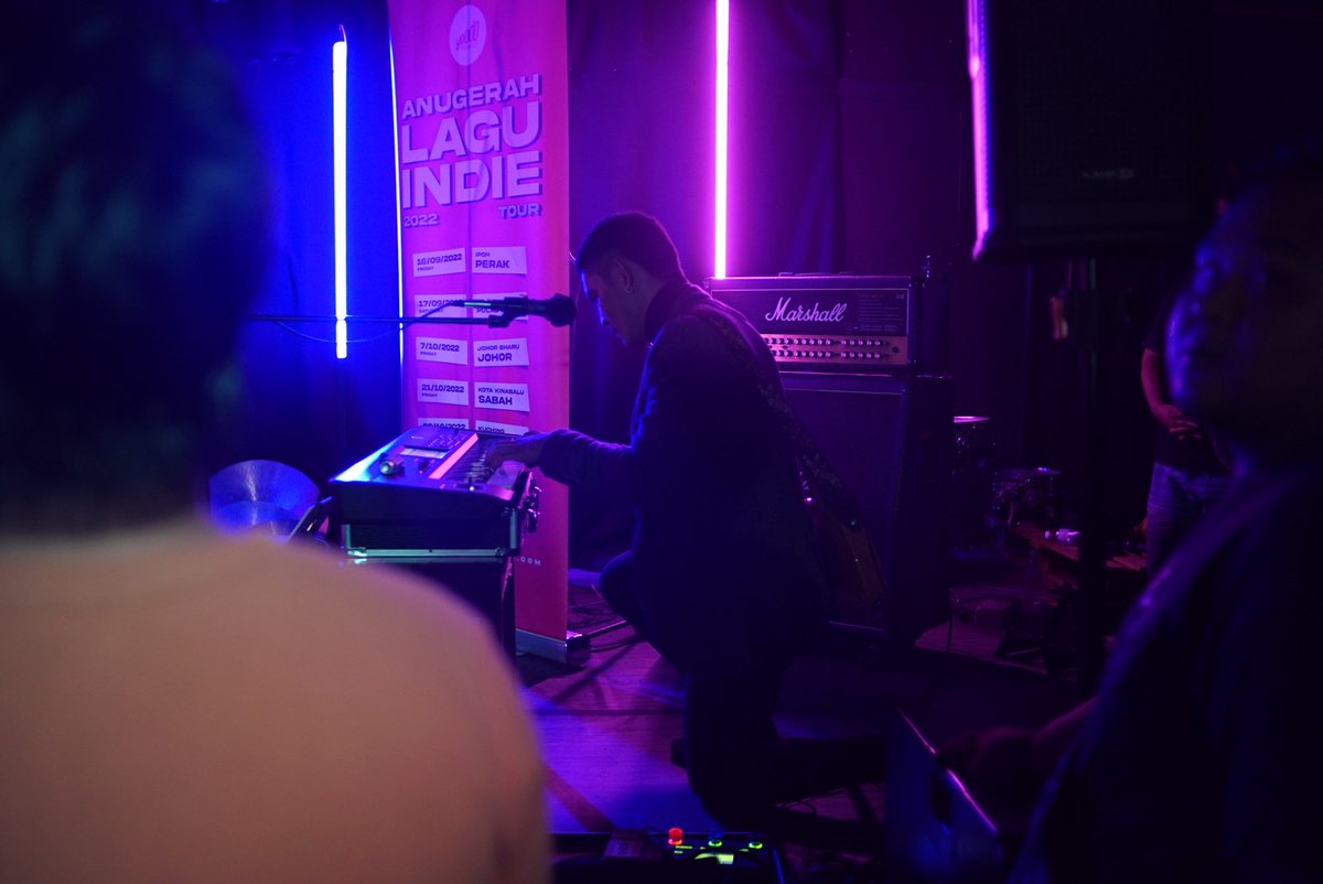 AnugerahIndie's tweet photo. Persembahan terakhir #YoodoPresents Anugerah Lagu Indie 2022 Tour Ipoh oleh Juara #ALI2020: @MargosaMusic.

Terima kasih semua yang datang memeriahkan gig sebentar tadi. Kita jumpa di Soundmaker, Penang esok!

#ALI2022 https://t.co/q38mNsu74f