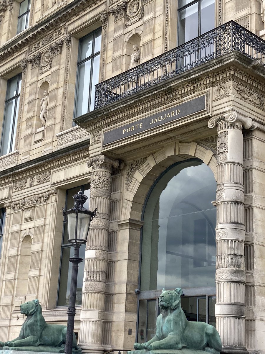 C’est la rentrée ! L’heure de retrouver les étudiants de l’<a href="/EcoleduLouvre/">Ecole du Louvre</a> pour parler créativité numérique, usages et projets innovants 🗣🧮 Merci pour l’invitation !